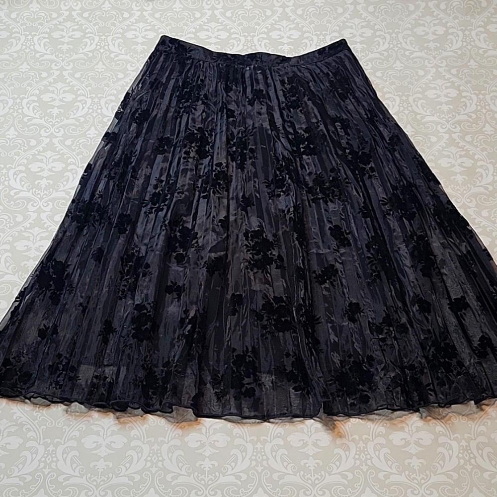 Black Two Layer Floral Pleated Skirt